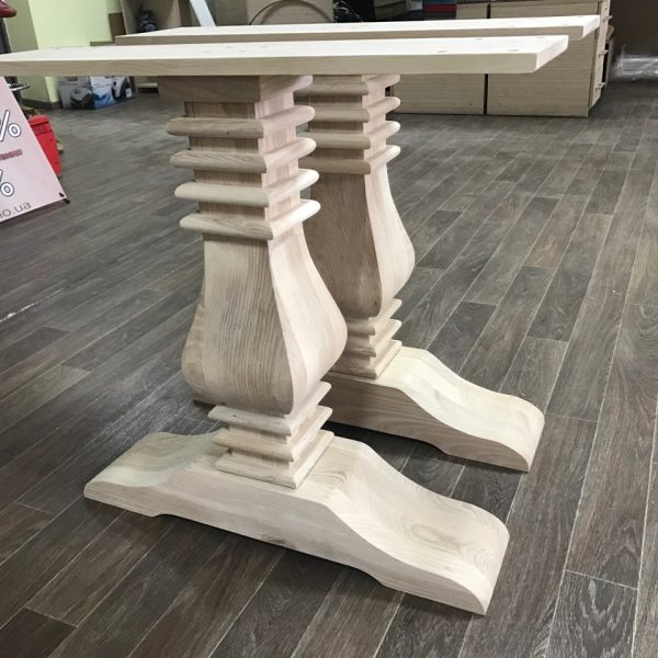 Ben av ek monastisk stil