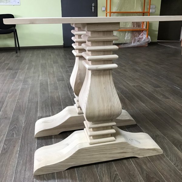 Vackra ben för bord